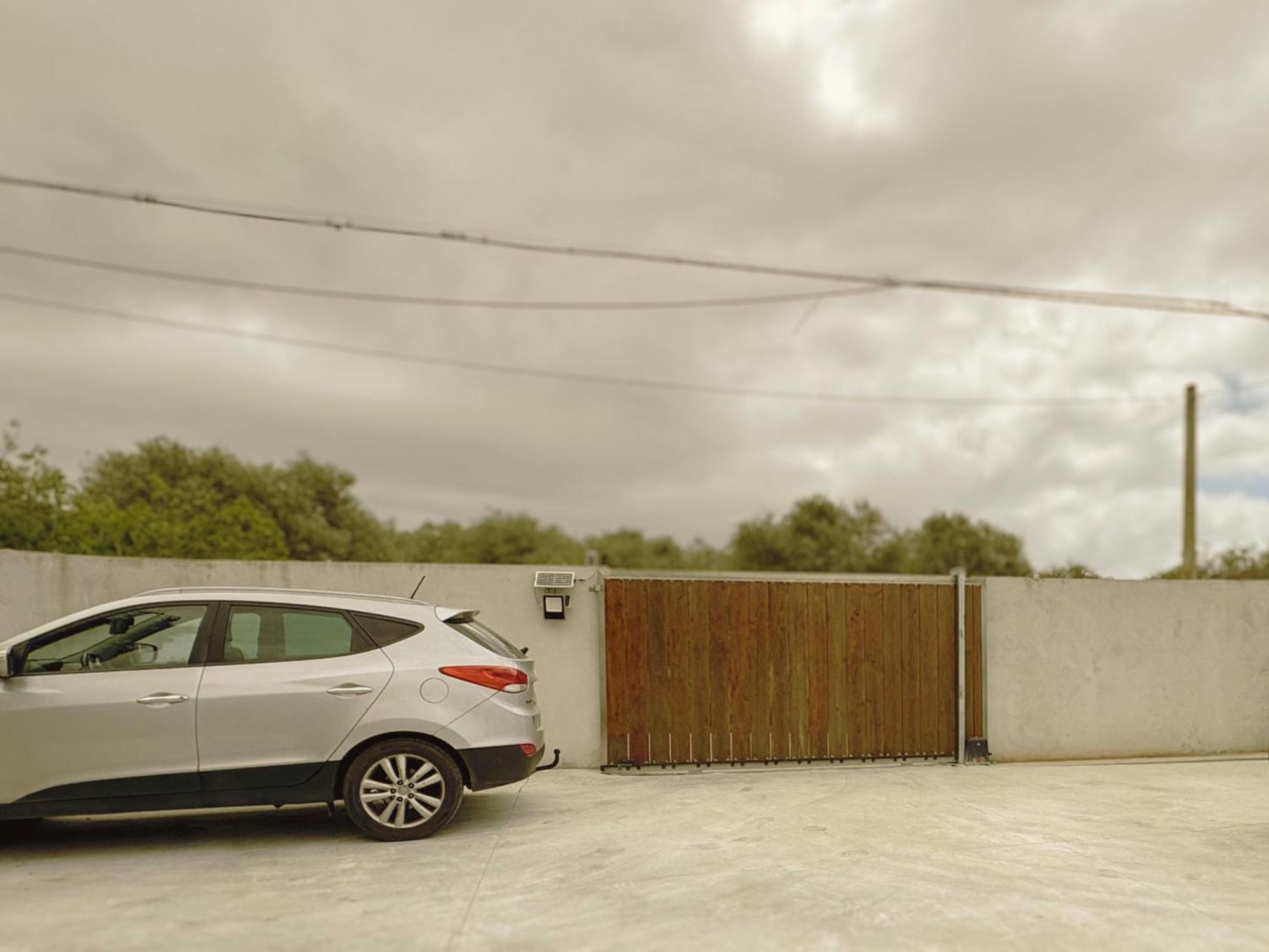 Algherolux -Free Secure Gated Parking For Cars And Motorbikes Εξωτερικό φωτογραφία